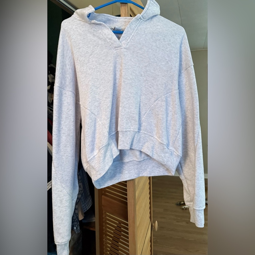 grey sweatshirt